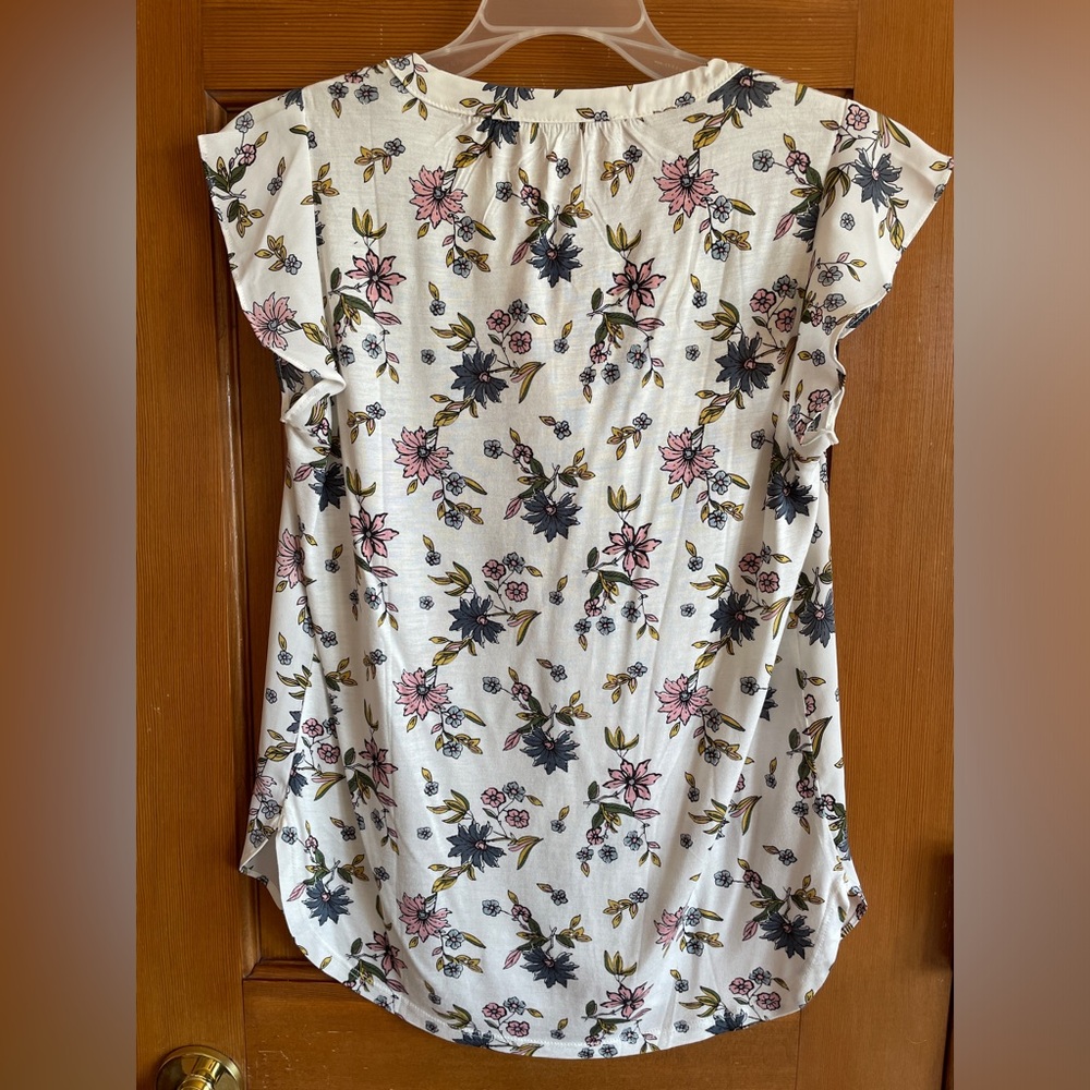 NWOT Loft Floral short sleeve top. Size XSP - Picture 4 of 5